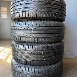 225/60/17. Michelín