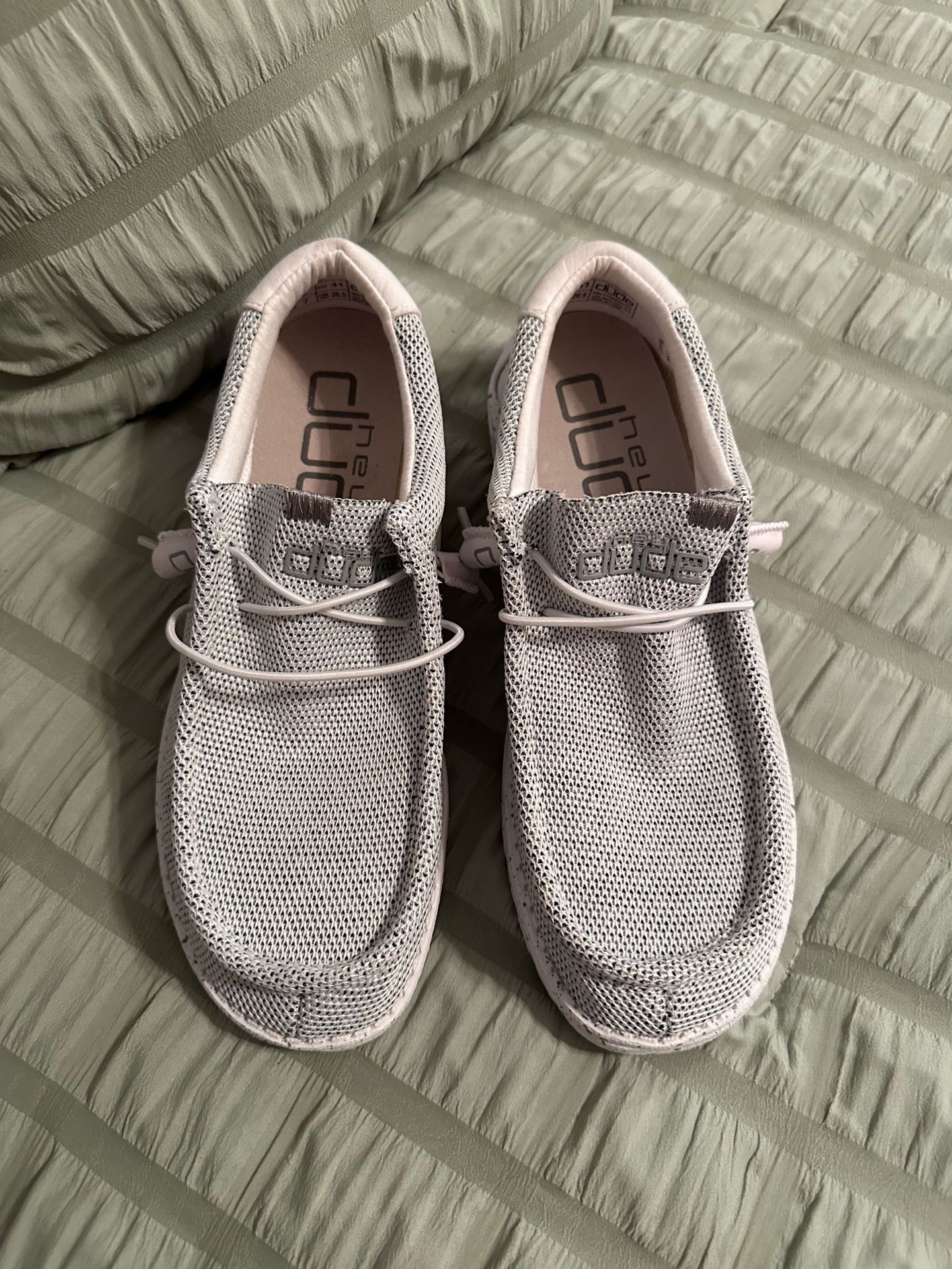 Hey dude size 8