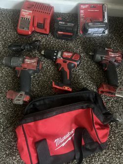 MILWAUKEE TOOLS , BATTERIES, CHARGER