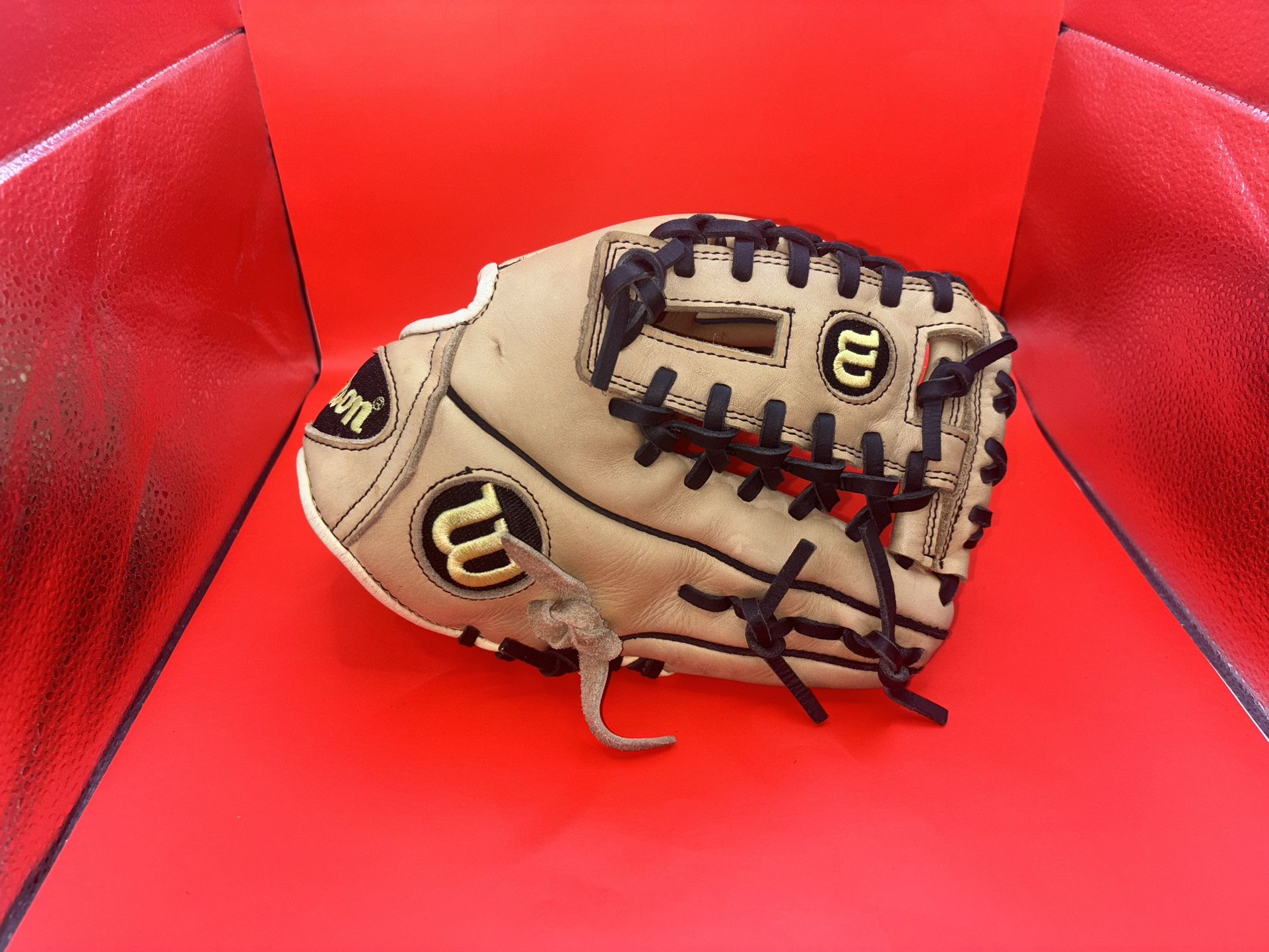 11.75” Wilson A1000 1786 Eco Leather RHT