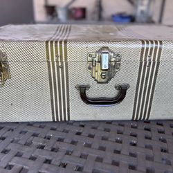 Vintage Metal Travel Suitcase/Trunk 🧳