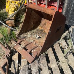 24" Bucket For Takeuchi Excavator