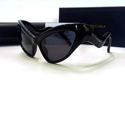 New BALENCIAGA Oversized Black 