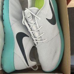 Nike Roshe Run Size 12 