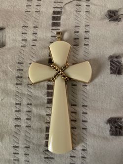 Vintage 1970s AVON Juliet Cross Pendant Necklace Creme Ivory  Cross 