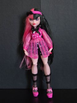 Monster High Draculaura G3 Reboot Mattel 2022 Generation 3 Doll Outfit
