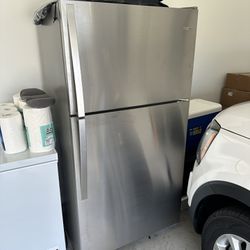 Whirlpool Wide Top Freezer Refrigerator 