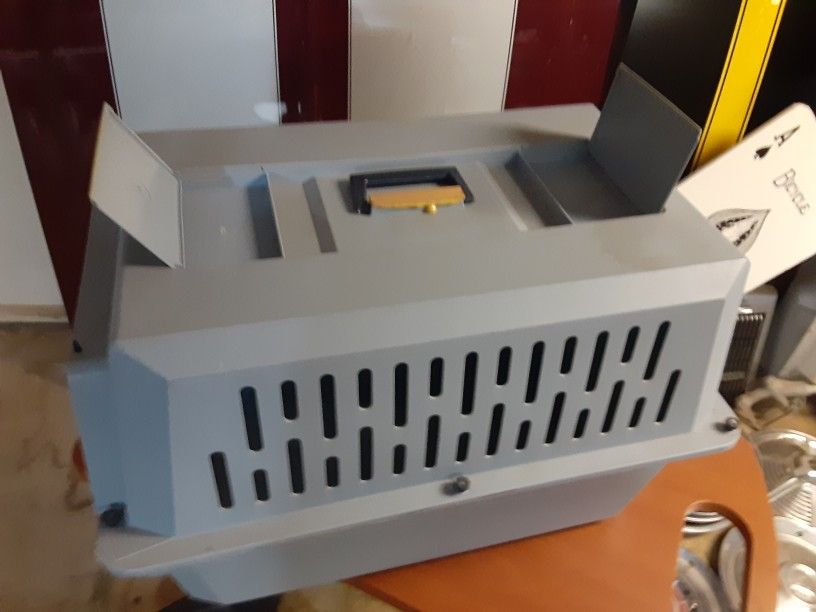 Pet Taxi Kennel Cage Crate 17x26