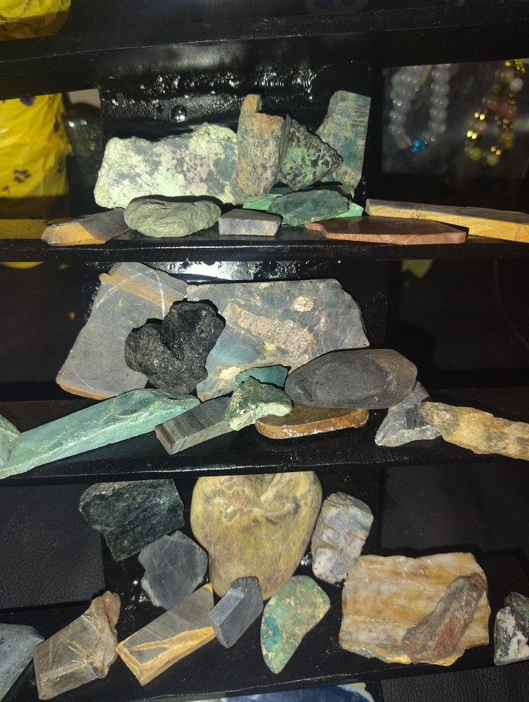 Small Assortment Of Collectors Rocks
