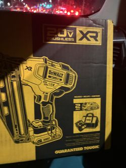 Dewalt 16 GA Angeled Finish Nailer With Battery 
