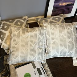 4 Gold Print Accent Pillows 