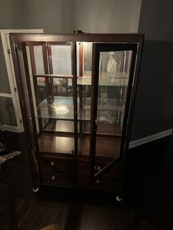 Art Van Glass/Display Cabinets