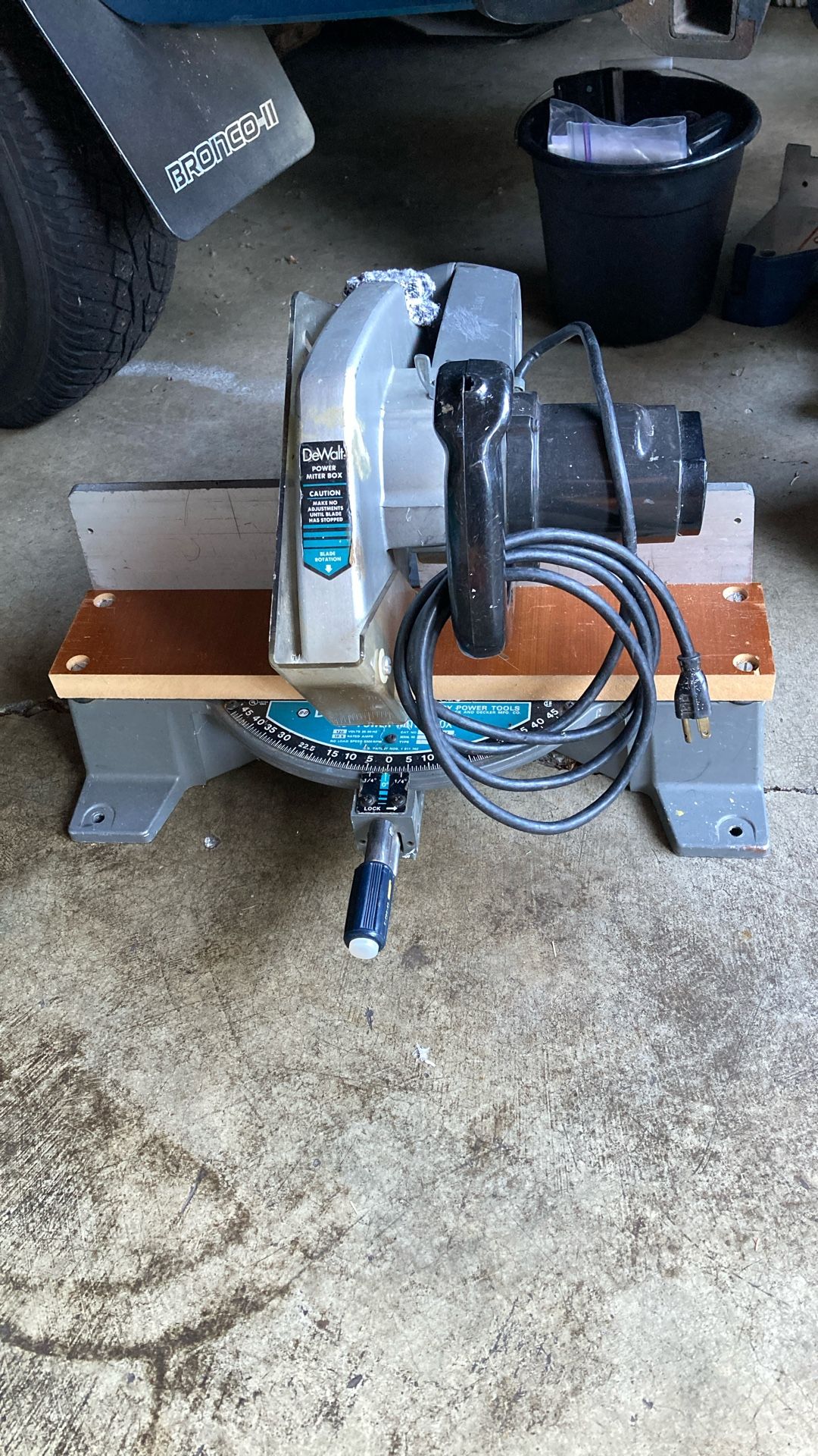Dewalt Power Mitre Box Chop Saw