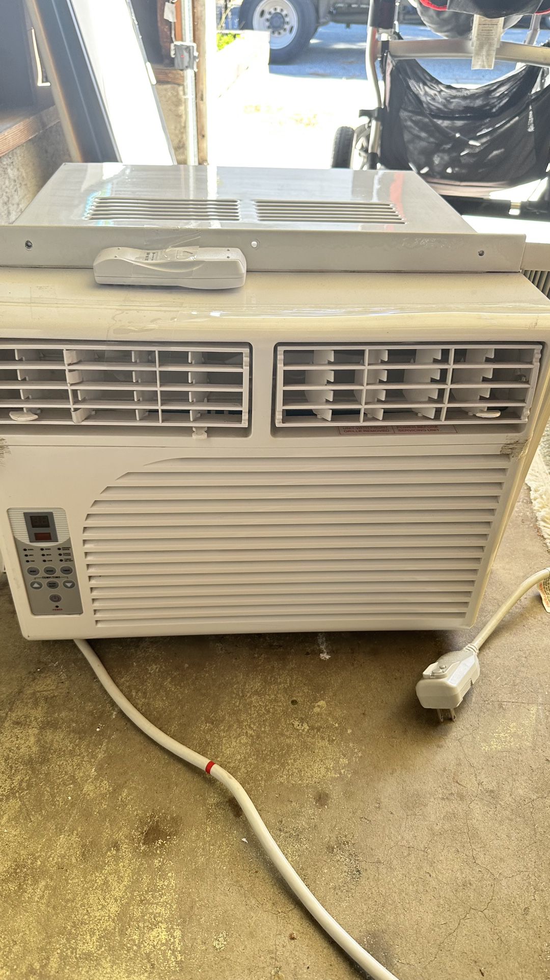 Air Conditioner - Window Unit 