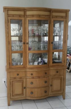 Two-Pieces Oak Hutch China Cabinet.