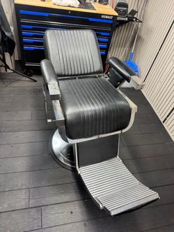 Black Hydraulic Barber Chair