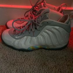 Foamposite (Rainbow Pixel)