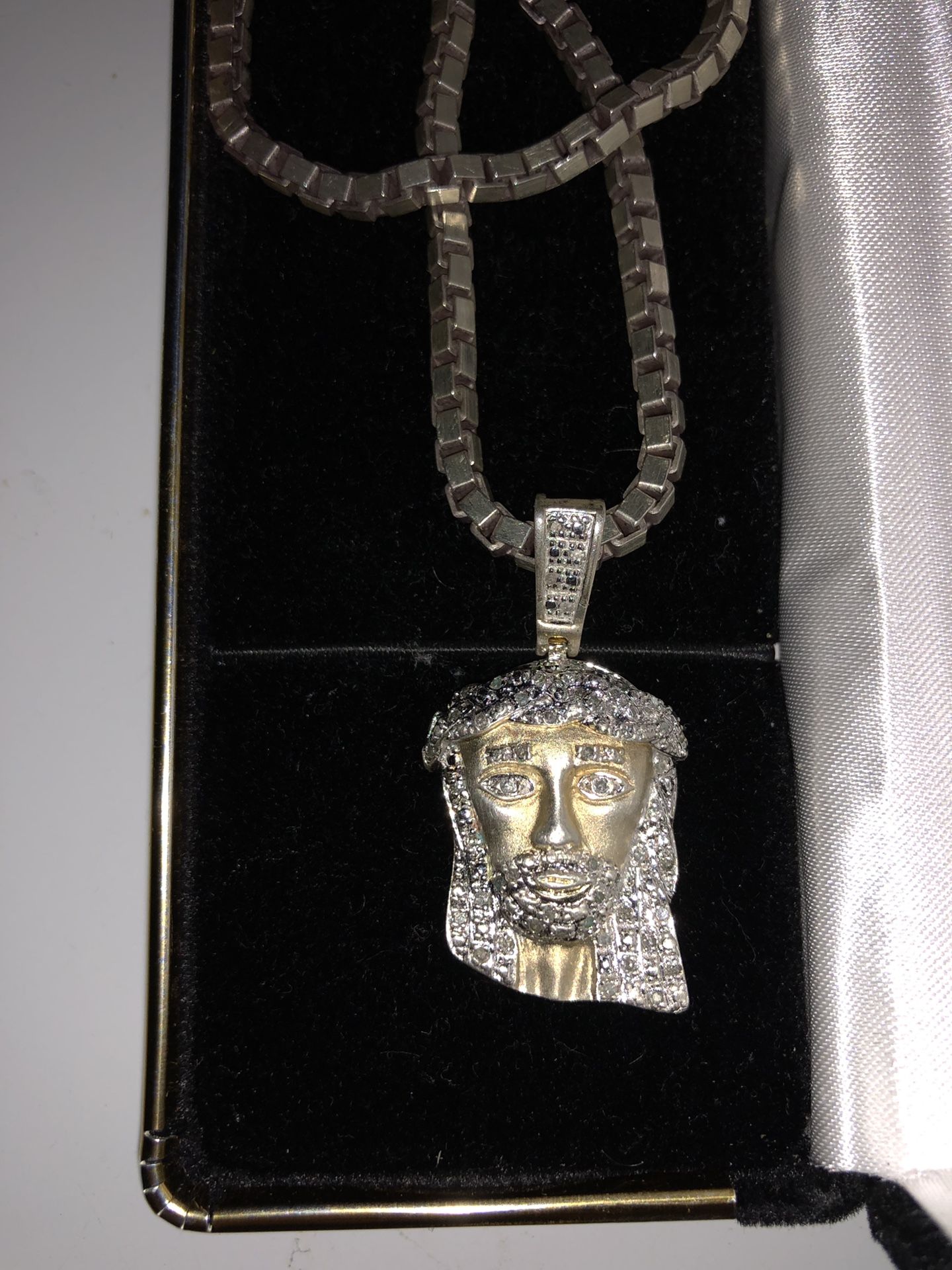 14k Jesus Piece w/ Diamonds