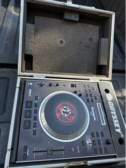 Numark V7 Digital DJ Controller