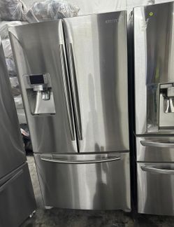 3-Door Samsung Fridge w/ Water Dispenser