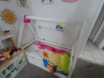 Toddler bed