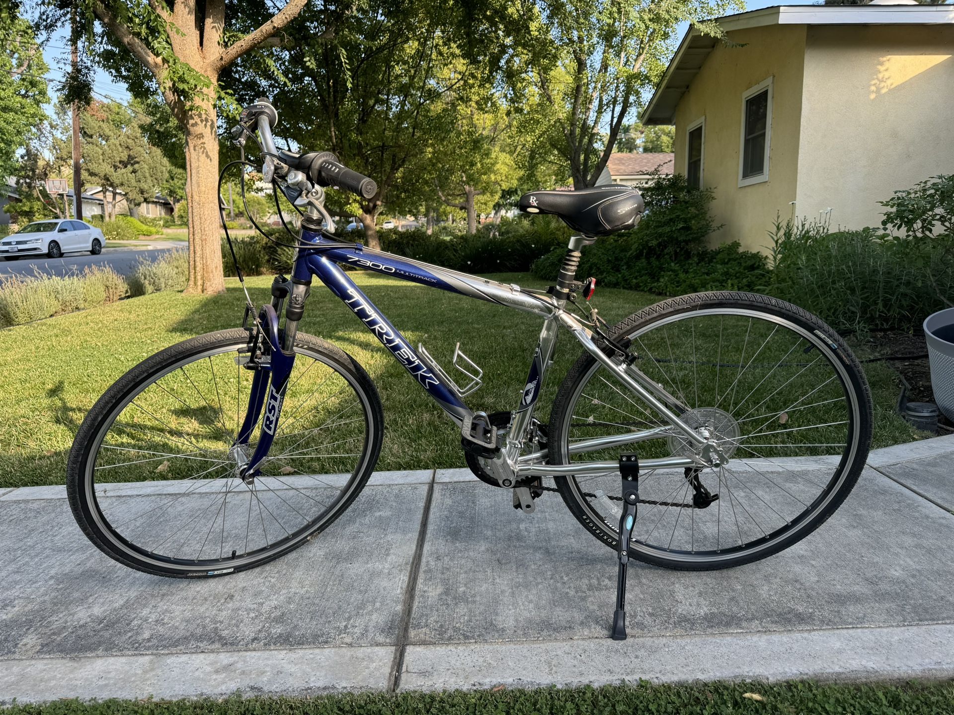 Trek 7300 Multitrack Hybrid Bike (24 speed)
