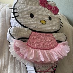 Hello Kitty Piñata 