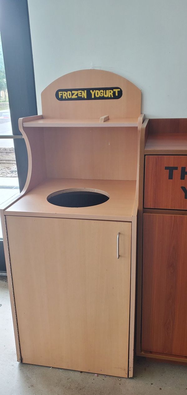 Restaurant trash can for Sale in Fort Worth, TX - OfferUp