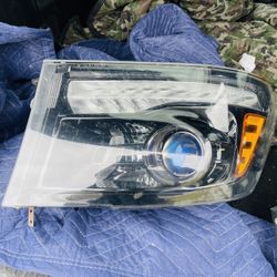 2014-18 Dodge Ram 1500 Left Headlight Oem