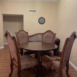 Traditional Dinning Table Set