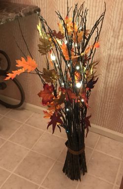 Bring Thanksgiving cheer with this beautiful lighted fall leaf decor. Multi functional battery operated lights can twinkle, blink, or stay steady.