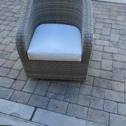 2-Swivel Outdoor Chairs
