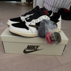 Jordan 1 lows Travis scott’s size 12.5