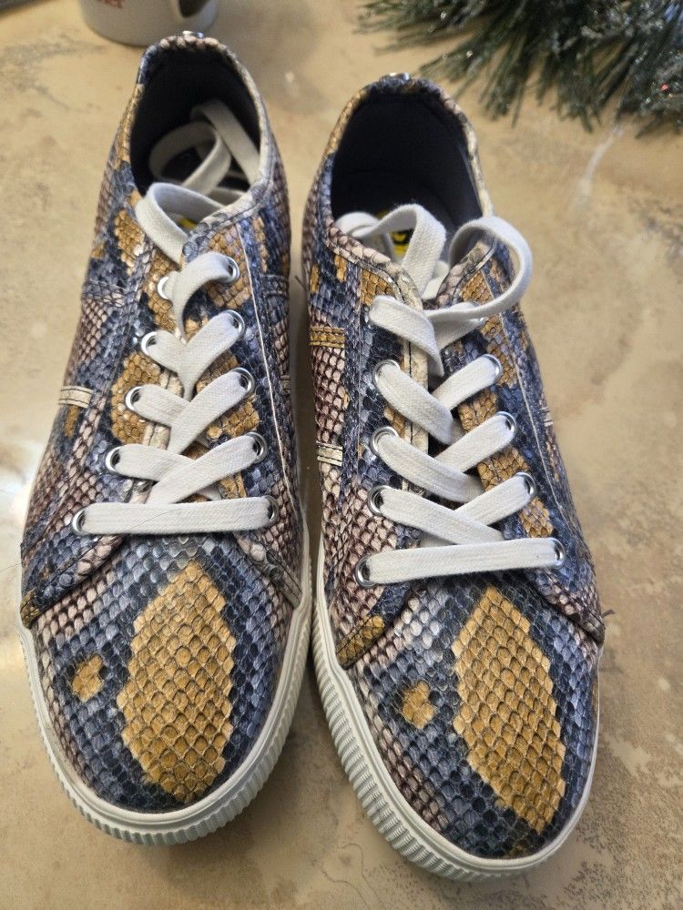NWOT Steve Madden Sneakers