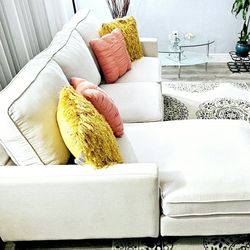 Like new!! Excellent condition 2-piece sectional sofa, the chaise can be placed on either side, removable covers for washing, delivery available for a