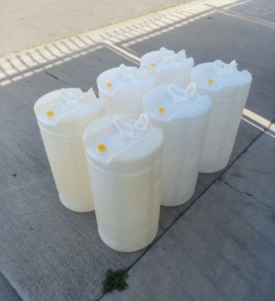 15 Gal Close Head Natural Plastic Barrel Water Storage Barrels Gray Water Waste Motor Oils Liquids Tents Recycling Gas Containers Diesel Fuel Can