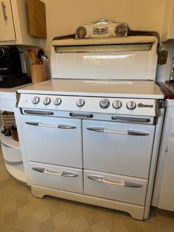 vintage O’Keefe & Merritt gas range