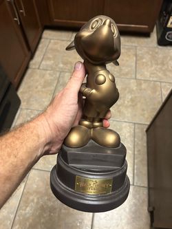 Disney parks Walt Disney studios Mickey figurine