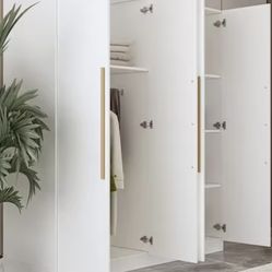 White 4-door wardrobe / Armario blanco de 4 puertas