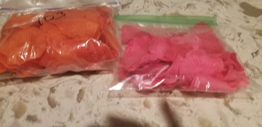 Silk rose petals 100 petals in each bag.