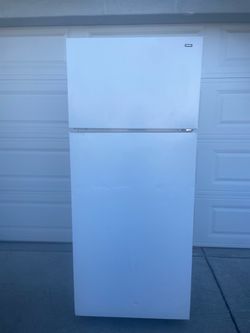 Hotpoint refrigerator for $140. Dimensions are 28x29Dx67H. Missing bottom drawers. Pick up only.