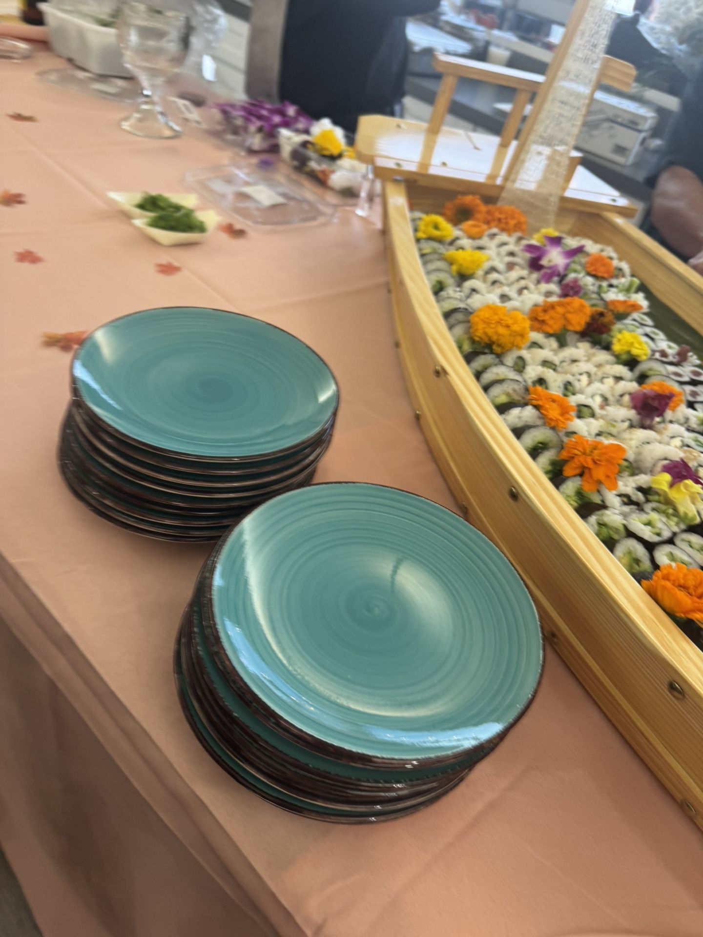 110 Blue dinner plates