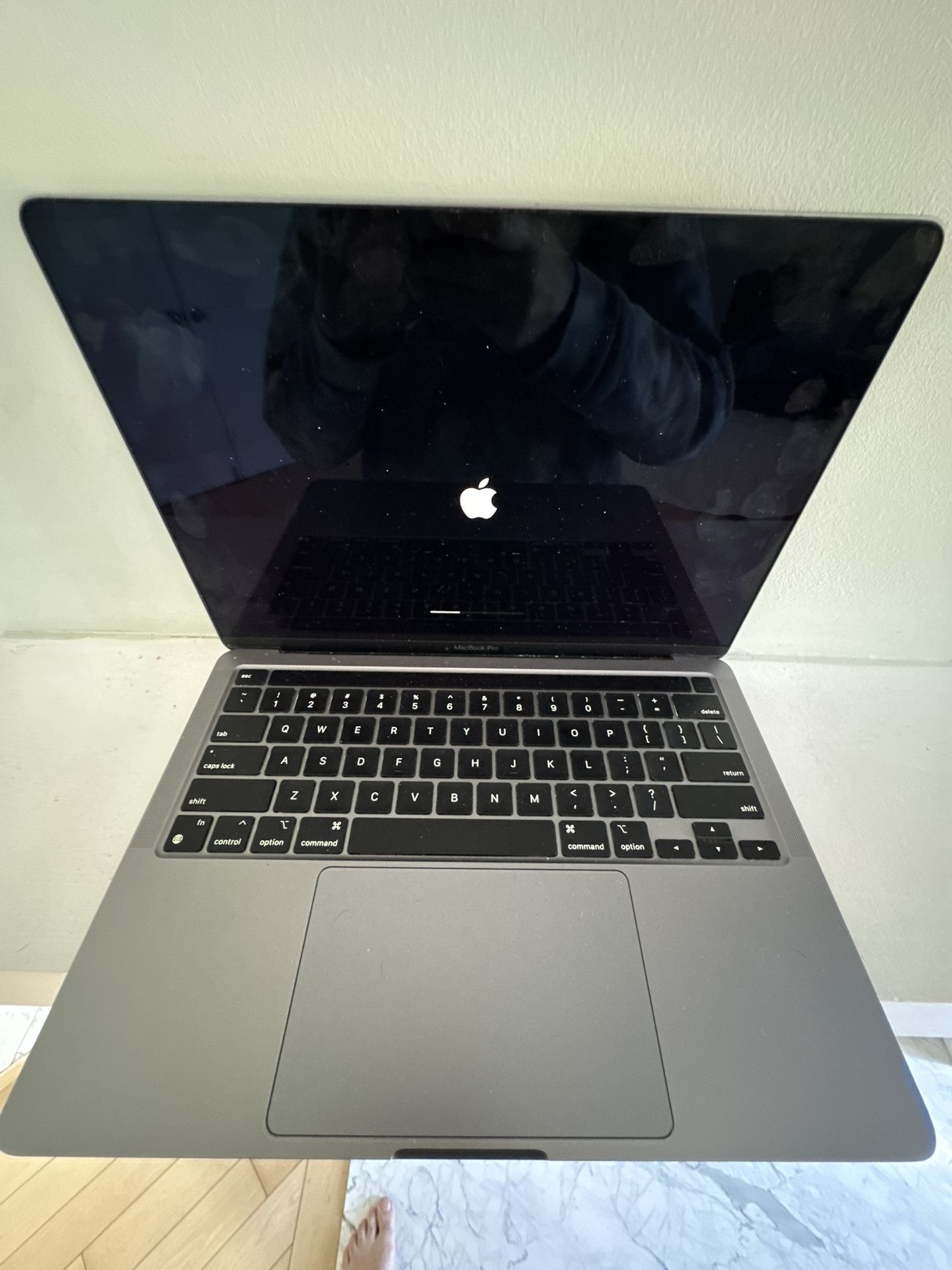 2020 Macbook Pro 13 2Ghz i5 16GB 1TB Space grey