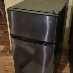 Mini fridge