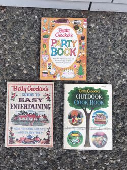 Betty Crocker Vintage cookbooks for Kids. Circa 1959- 1961.