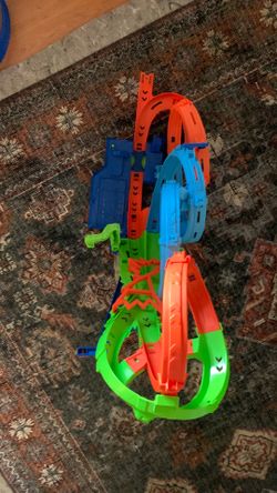 Hot wheels track