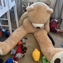 GIANT  STUFFED BEAR