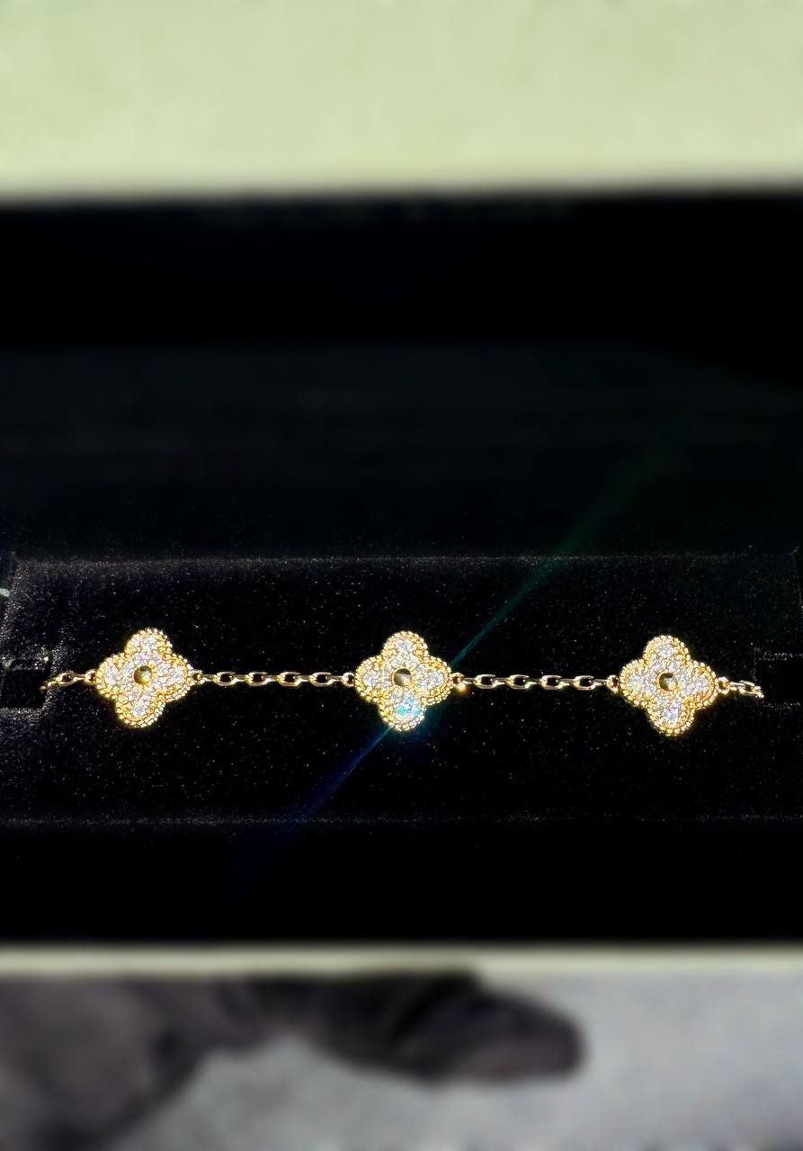 18k yellow gold Van cleef Alhambra style diamond 5 motifs clover shape stone bracelet