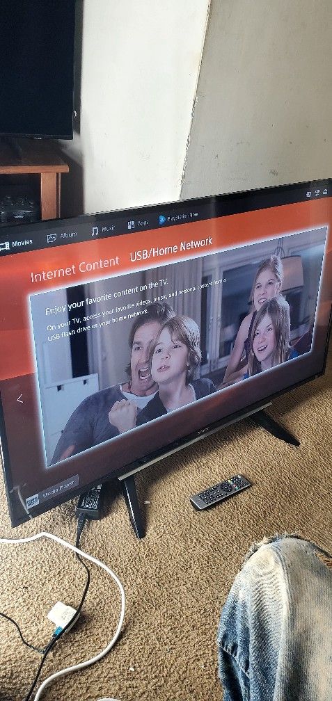 50 Inch Sony Smart Universal Remote Good Condition 