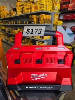 MILWAUKEE M18 PACKOUT 6-PORT RAPID CHARGER - NEW - $175